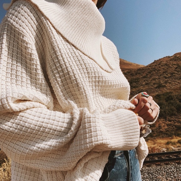 Sweaters - Oversized cream waffle knit slouchy sweater
